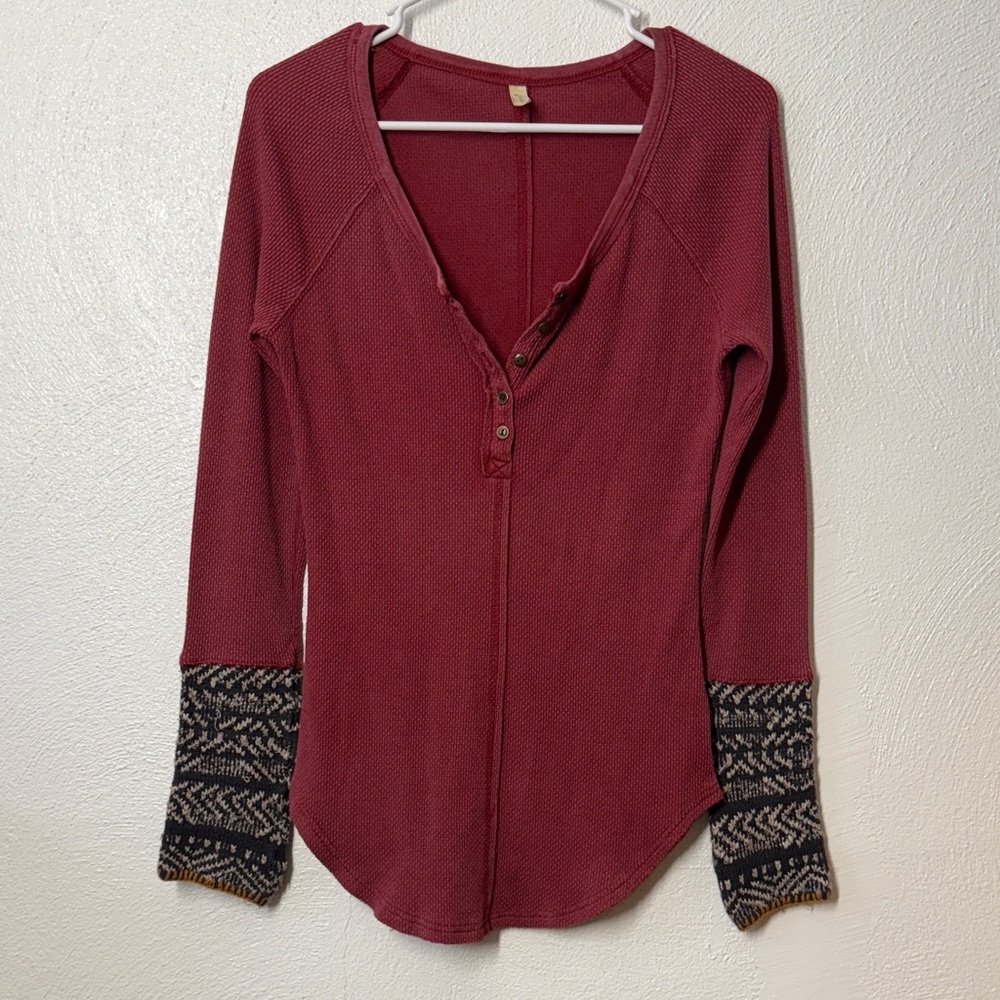 Free People Alpine Cuff Thermal in Red. Sz M